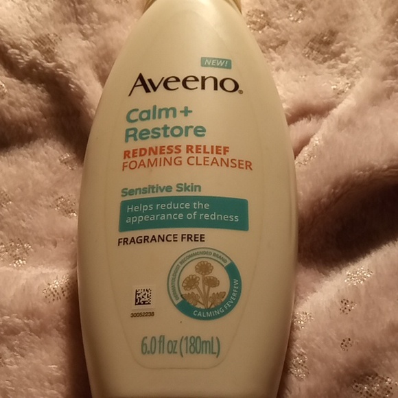 AVEENO CALM+RESTORE DUO REDNESS RELIEF CLEANSER & MOISTURIZER - Picture 2 of 5